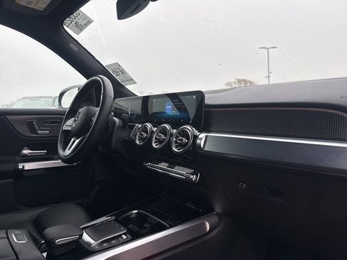 Used 2021 Mercedes-Benz GLB 250 4MATIC image 10