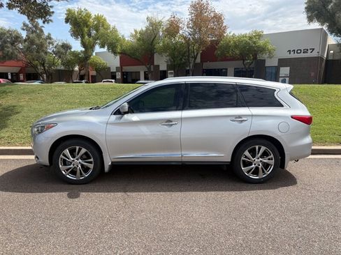 Used 2013 INFINITI JX35 FWD w/ Premium Pkg image 2