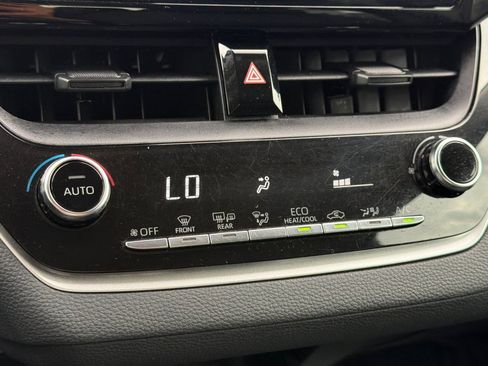 Used 2022 Toyota Corolla LE w/ Carpet Mat Package (TMS) FWD image 22