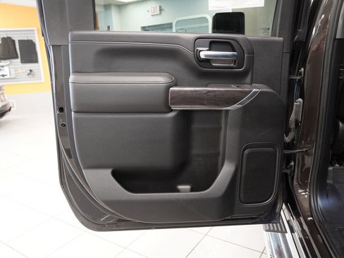 Used 2020 Chevrolet Silverado 2500 LTZ AWD/4WD image 17