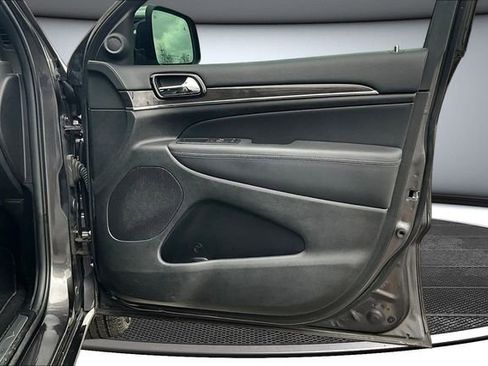 Used 2020 Jeep Grand Cherokee Overland image 28