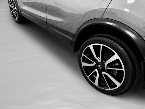 Used 2018 Nissan Rogue Sport SL w/ SL Premium Package image 42