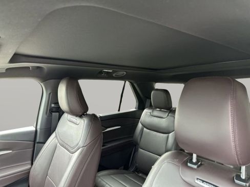 Used 2025 Ford Explorer Platinum RWD image 16