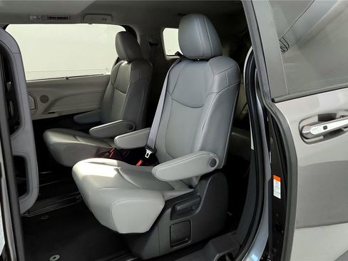 Certified 2024 Toyota Sienna XLE image 21