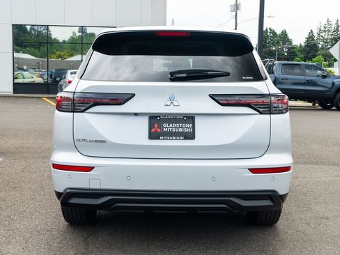Used 2025 Mitsubishi Outlander ES AWD/4WD image 5
