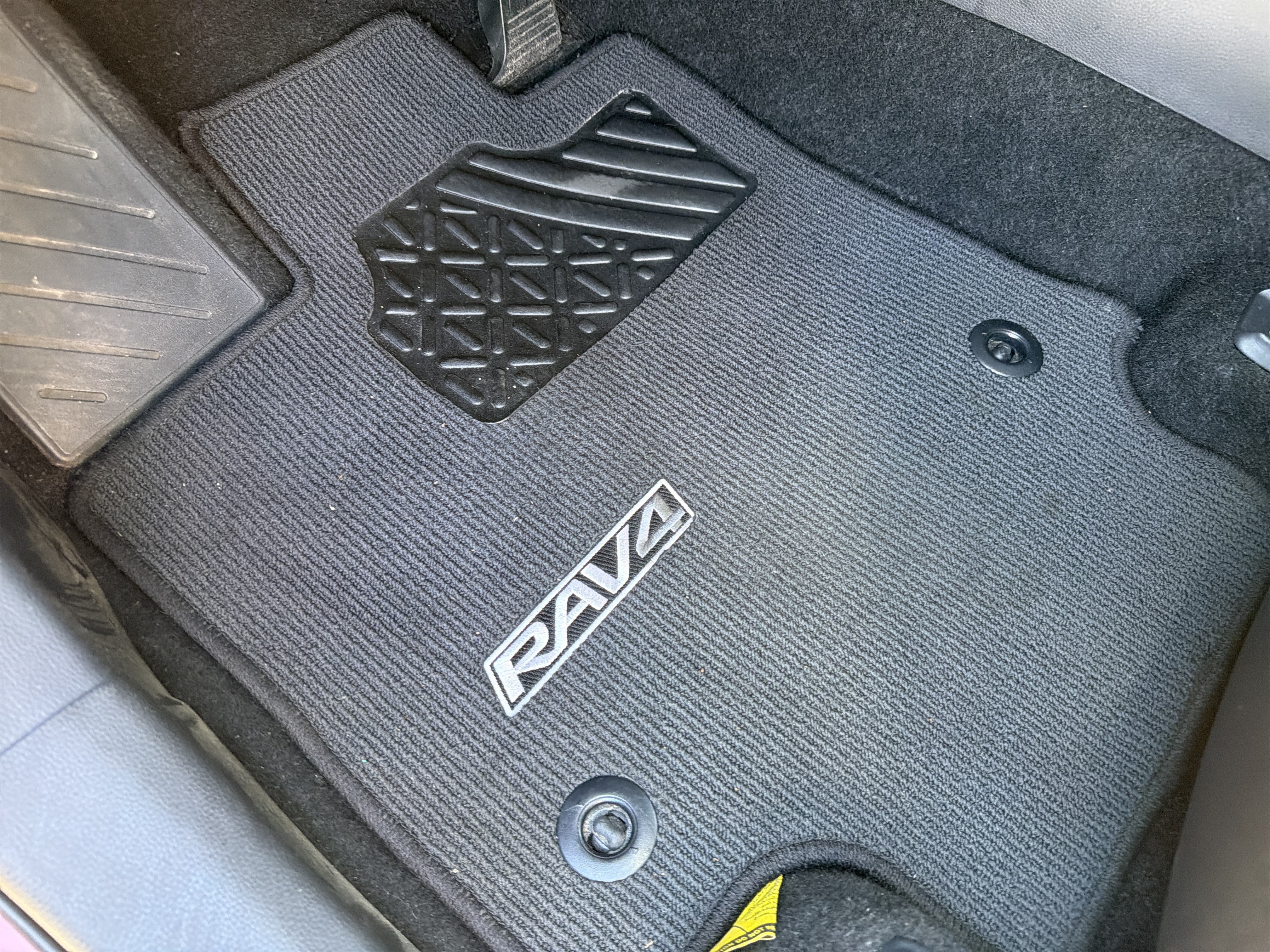 Used 2025 Toyota RAV4 XLE FWD image 19