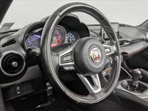 Used 2018 FIAT 124 Spider Abarth w/ Convenience Group RWD image 18