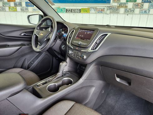 Used 2021 Chevrolet Equinox LT AWD/4WD image 2