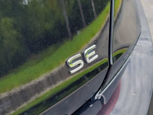 Used 2023 Volkswagen Jetta SE FWD image 6