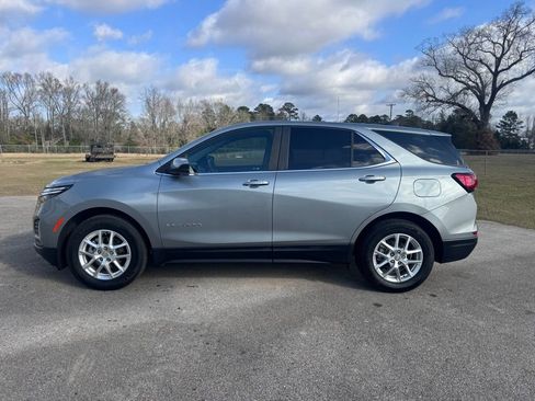 Used 2024 Chevrolet Equinox LT image 2