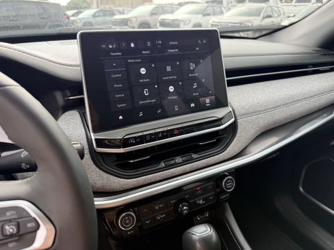 Used 2023 Jeep Compass Latitude w/ Convenience Group image 18