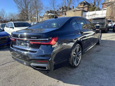 Used 2020 BMW 750i xDrive w/ M Sport Package image 3