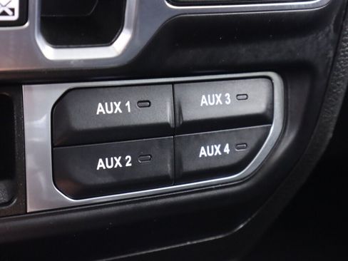 Used 2022 Jeep Wrangler Unlimited Sahara AWD/4WD image 26