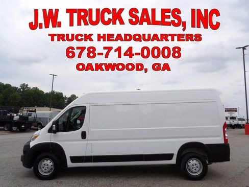 Used 2023 RAM ProMaster 2500 w/ Driver Convenience Group FWD image 2