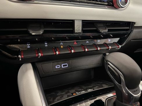 Used 2024 GMC Canyon AT4X w/ AT4X AEV Edition image 32