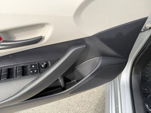 Used 2022 Toyota Corolla LE image 13