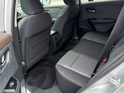 Used 2022 Nissan Rogue SV AWD/4WD image 12