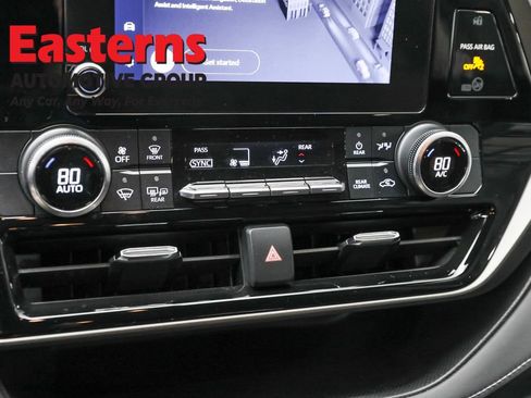 Used 2024 Toyota Highlander LE image 19