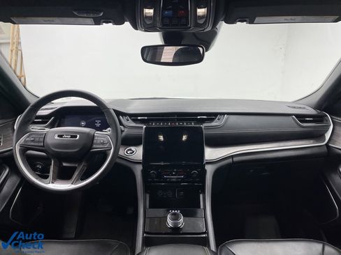 Used 2024 Jeep Grand Cherokee Limited w/ Black Appearance Package image 19