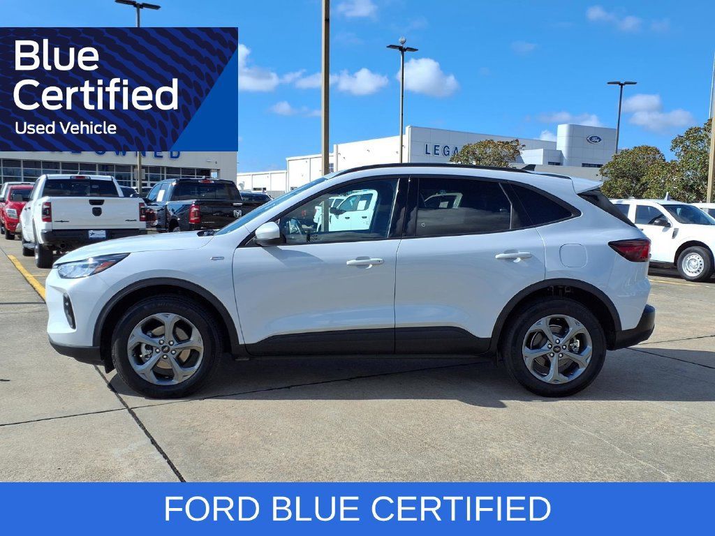 Certified 2025 Ford Escape ST-Line Select AWD/4WD image 3