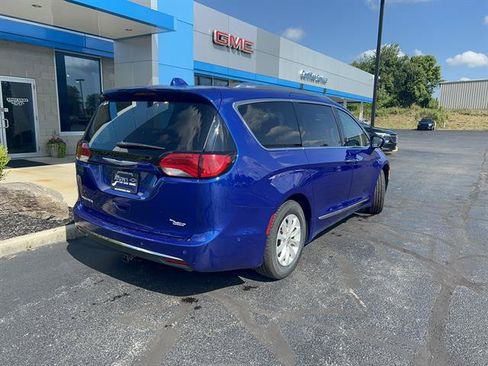Used 2018 Chrysler Pacifica Touring-L Plus w/ Advanced Safetytec Group FWD image 7