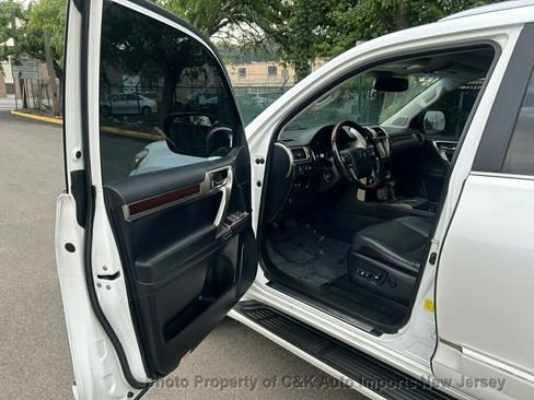 Used 2016 Lexus GX 460 w/ Premium Package AWD/4WD image 19