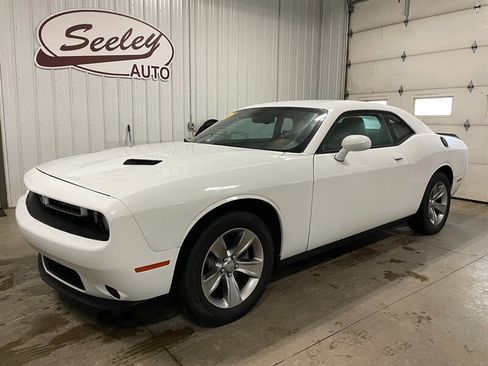 Used 2020 Dodge Challenger SXT image 1