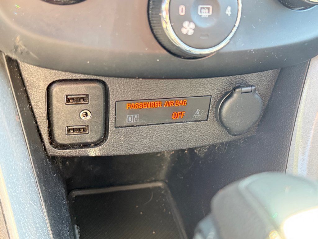 Used 2019 Chevrolet Trax LT w/ LT Convenience Package FWD image 32
