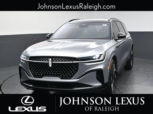 Used 2024 Lincoln Nautilus Reserve w/ Equipment Group 202A AWD/4WD image 5