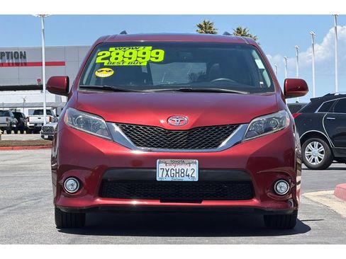 Used 2017 Toyota Sienna SE w/ SE Preferred Package FWD image 9