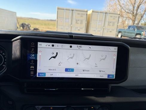 Used 2024 Jeep Gladiator Sport image 26