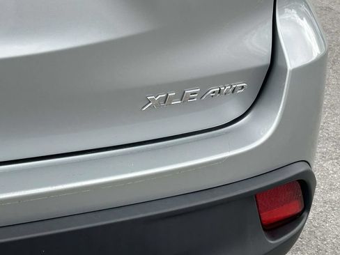 Used 2018 Toyota Highlander XLE AWD/4WD image 7