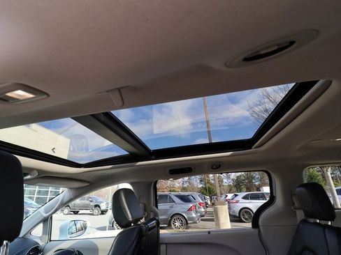 Used 2020 Chrysler Pacifica Limited w/ Tire & Wheel Group image 43