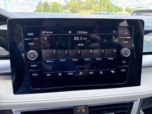 New 2025 Volkswagen Taos SE image 15