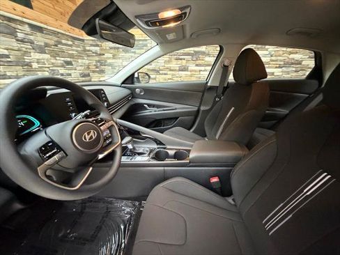New 2026 Hyundai Elantra Hybrid FWD image 11