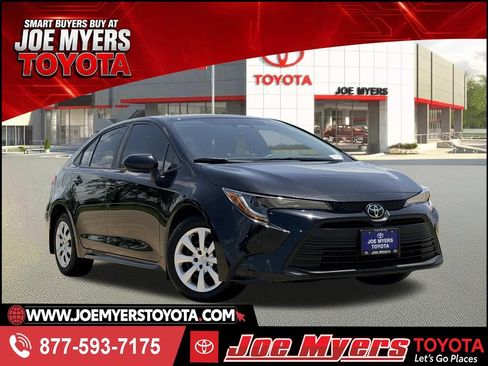 Used 2025 Toyota Corolla LE FWD image 1