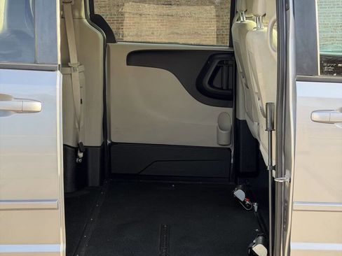 Used 2016 Dodge Grand Caravan SE w/ Quick Order Package 29E SE image 14