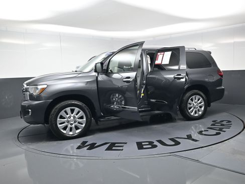 Used 2020 Toyota Sequoia Platinum image 21