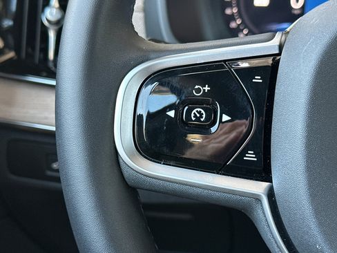Certified 2025 Volvo XC90 B6 Core AWD/4WD image 28