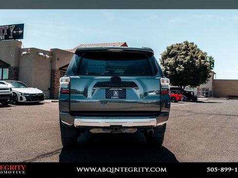 Used 2023 Toyota 4Runner TRD Off-Road Premium w/ Off Road Premium Plus Package AWD/4WD image 6