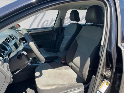 Used 2016 Volkswagen e-Golf SE w/ DC Fast Charging Package FWD image 16