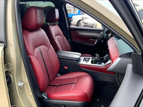 Used 2025 MAZDA CX-70 Plug-In Hybrid w/ Premium Plus image 8