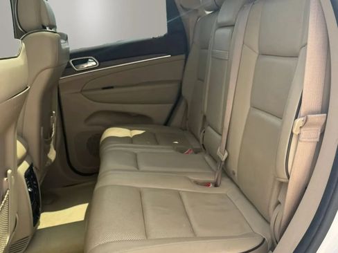 Used 2014 Jeep Grand Cherokee Overland AWD/4WD image 10