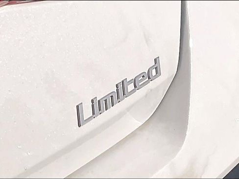 New 2026 Hyundai Elantra Limited FWD image 9