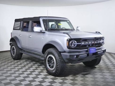 Certified 2022 Ford Bronco Outer Banks w/ Sasquatch Package AWD/4WD image 1