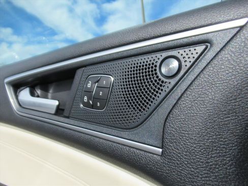 Used 2020 Ford Edge Titanium image 28