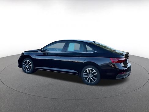 Used 2025 Volkswagen Jetta SE image 4