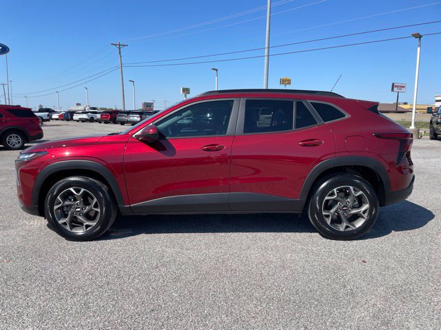 Used 2025 Chevrolet Trax LT w/ LT Convenience Package FWD image 9