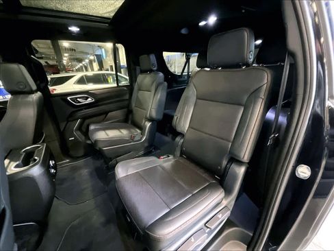 Used 2023 Chevrolet Suburban High Country image 15