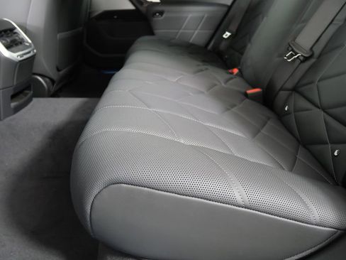 Used 2025 BMW i7 eDrive50 image 14